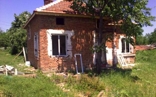 003.cqlostno remontirana i sanirana kushta v selo Gorno Peshtene.jpg